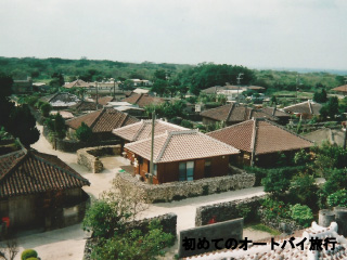沖縄県の観光名所(竹富島の街並み)